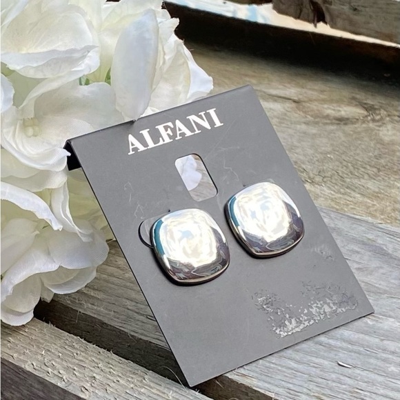 NWT ALFANI SILVER TONE SQUARE STUDS EARRINGS - Picture 4 of 6